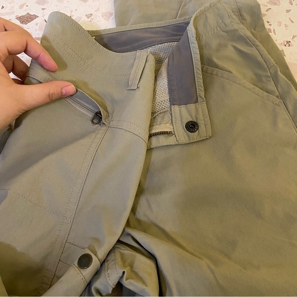 Royal Robbins Size 6 Outdoor Hiking Nylon Capris Tan Stretch Lightweight UPF 50+ - Picture 6 of 6